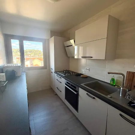 Grand T3 Equipe Au Coeur Du Village شقة *